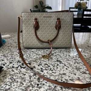 Michael kors crossbody